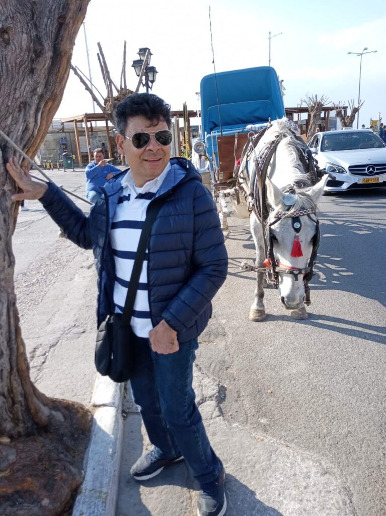 Διονύσης