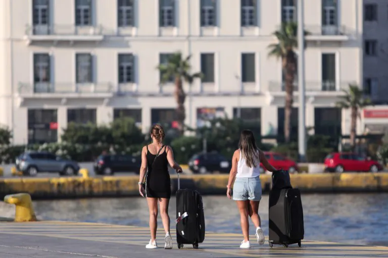 https://www.in.gr/2026/03/23/economy/oikonomikes-eidiseis/tourismos-gia-olous-pote-anoigei-platforma-poioi-einai-oi-dikaiouxoi/